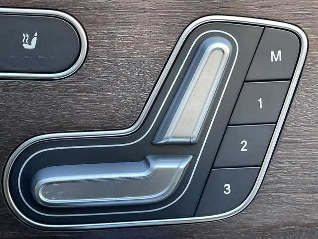 メルセデス・ベンツ ＣＬＡ２００ｄ 群馬県 2021(令3)年 2.4万km マウンテングレー レザーＥＸＣ＆アドバンスド＆ナビＰＫＧ　/パノラミックスライディングルーフ　/白レザー　/全周囲カメラ　/フルセグ　/純正ドラレコ　/シートヒーター　/スマートキー２本　/純正１８インチＡＷ　/駐車支援　/純正マット