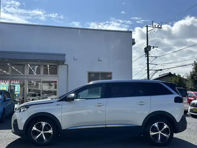 プジョー ５００８ GT ブルーHDi 熊本県 2019(令1)年 6.4万km BLANC NACRE ディスプレイオーディオ/【AppleCarPlay/AndroidAuto/Bluetooth/USB】/バックカメラ/サイドカメラ/アクティブセーフティブレーキ/レーンキープアシスト/コーナーセンサー/ブラインドスポットモニター/インテリジェントハイビーム/アダプティブクルーズコントロール/ハーフレザーシート/ステアリングリモコン/パドルシフト/パワーバックドア/ETC/電子パーキング/前後ドライブレコーダー/置くだけ充電/LEDオートライト