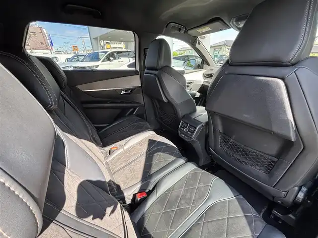 プジョー ５００８ GT ブルーHDi 熊本県 2019(令1)年 6.4万km BLANC NACRE ディスプレイオーディオ/【AppleCarPlay/AndroidAuto/Bluetooth/USB】/バックカメラ/サイドカメラ/アクティブセーフティブレーキ/レーンキープアシスト/コーナーセンサー/ブラインドスポットモニター/インテリジェントハイビーム/アダプティブクルーズコントロール/ハーフレザーシート/ステアリングリモコン/パドルシフト/パワーバックドア/ETC/電子パーキング/前後ドライブレコーダー/置くだけ充電/LEDオートライト