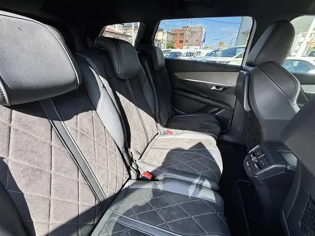 プジョー ５００８ GT ブルーHDi 熊本県 2019(令1)年 6.4万km BLANC NACRE ディスプレイオーディオ/【AppleCarPlay/AndroidAuto/Bluetooth/USB】/バックカメラ/サイドカメラ/アクティブセーフティブレーキ/レーンキープアシスト/コーナーセンサー/ブラインドスポットモニター/インテリジェントハイビーム/アダプティブクルーズコントロール/ハーフレザーシート/ステアリングリモコン/パドルシフト/パワーバックドア/ETC/電子パーキング/前後ドライブレコーダー/置くだけ充電/LEDオートライト