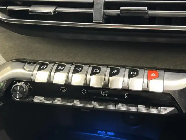 プジョー ５００８ GT ブルーHDi 福岡県 2019(令1)年 6.4万km BLANC NACRE 黒半革　/ＡＣＣ／ＢＳＭ　/ＡｐｐｌｅＣａｒＰｌａｙ　/純正ディスプレイオーディオ　/Ｂｌｕｅｔｏｏｔｈ　/Ｂカメラ／Ｓカメラ　/パドルシフト　/スマートキー　/フットトランクオープナー　/純正１８インチＡＷ