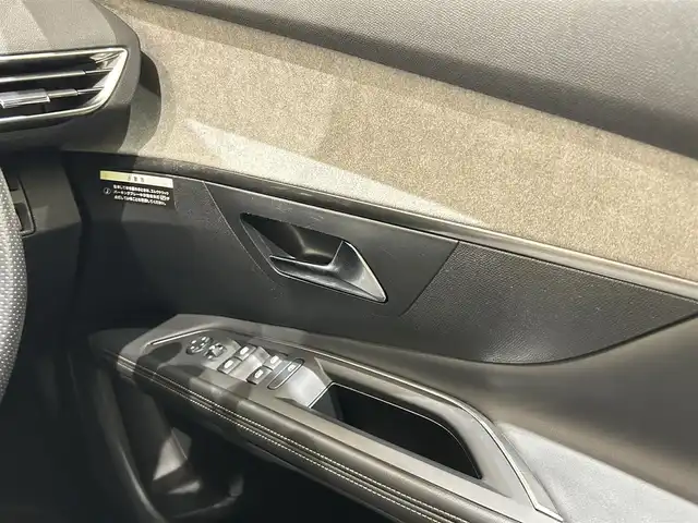 プジョー ５００８ GT ブルーHDi 福岡県 2019(令1)年 6.4万km BLANC NACRE 黒半革　/ＡＣＣ／ＢＳＭ　/ＡｐｐｌｅＣａｒＰｌａｙ　/純正ディスプレイオーディオ　/Ｂｌｕｅｔｏｏｔｈ　/Ｂカメラ／Ｓカメラ　/パドルシフト　/スマートキー　/フットトランクオープナー　/純正１８インチＡＷ