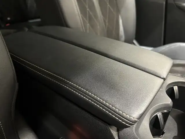 プジョー ５００８ GT ブルーHDi 福岡県 2019(令1)年 6.4万km BLANC NACRE 黒半革　/ＡＣＣ／ＢＳＭ　/ＡｐｐｌｅＣａｒＰｌａｙ　/純正ディスプレイオーディオ　/Ｂｌｕｅｔｏｏｔｈ　/Ｂカメラ／Ｓカメラ　/パドルシフト　/スマートキー　/フットトランクオープナー　/純正１８インチＡＷ