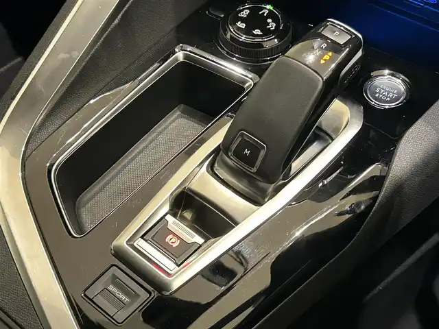 プジョー ５００８ GT ブルーHDi 福岡県 2019(令1)年 6.4万km BLANC NACRE 黒半革　/ＡＣＣ／ＢＳＭ　/ＡｐｐｌｅＣａｒＰｌａｙ　/純正ディスプレイオーディオ　/Ｂｌｕｅｔｏｏｔｈ　/Ｂカメラ／Ｓカメラ　/パドルシフト　/スマートキー　/フットトランクオープナー　/純正１８インチＡＷ