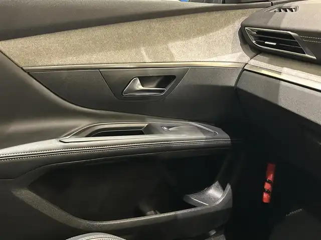 プジョー ５００８ GT ブルーHDi 福岡県 2019(令1)年 6.4万km BLANC NACRE 黒半革　/ＡＣＣ／ＢＳＭ　/ＡｐｐｌｅＣａｒＰｌａｙ　/純正ディスプレイオーディオ　/Ｂｌｕｅｔｏｏｔｈ　/Ｂカメラ／Ｓカメラ　/パドルシフト　/スマートキー　/フットトランクオープナー　/純正１８インチＡＷ