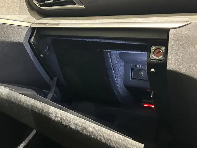 プジョー ５００８ GT ブルーHDi 福岡県 2019(令1)年 6.4万km BLANC NACRE 黒半革　/ＡＣＣ／ＢＳＭ　/ＡｐｐｌｅＣａｒＰｌａｙ　/純正ディスプレイオーディオ　/Ｂｌｕｅｔｏｏｔｈ　/Ｂカメラ／Ｓカメラ　/パドルシフト　/スマートキー　/フットトランクオープナー　/純正１８インチＡＷ