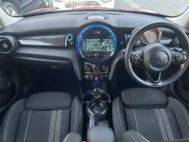 ＭＩＮＩ ミニ クーパー S 熊本県 2018(平30)年 3.4万km チリ・レッド ・スマートキー/・プッシュスタート/・インテリジェントセーフティ/・PDC自動起動/・パーキングアシスト/・クルーズコントロール(追従式)/・スポーツシート/・前席シートヒーター /・純正HDDナビ/　【Bluetooth・USB】/・バックカメラ/・ドライブレコーダー(前方録画)/・LEDヘッドランプ/・LEDフォグランプ/・UKテールランプ/・純正マット/・保証書/取説