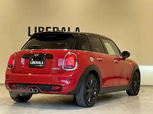 ＭＩＮＩ ミニ クーパー S 熊本県 2018(平30)年 3.4万km チリ・レッド ・スマートキー/・プッシュスタート/・インテリジェントセーフティ/・PDC自動起動/・パーキングアシスト/・クルーズコントロール(追従式)/・スポーツシート/・前席シートヒーター /・純正HDDナビ/　【Bluetooth・USB】/・バックカメラ/・ドライブレコーダー(前方録画)/・LEDヘッドランプ/・LEDフォグランプ/・UKテールランプ/・純正マット/・保証書/取説