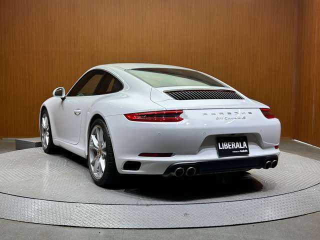 ポルシェ ９１１ カレラS 千葉県 2018(平30)年 2.2万km 白 スポーツクロノＰＫＧ　/純正ナビ　/バックカメラ　/ブラックレザーシート　/シートヒーター　/パワーシート　/キセノンヘッドライト　/オートライト　/ＥＴＣ　/純正２０インチＡＷ　/パドルシフト　/レッドキャリパー