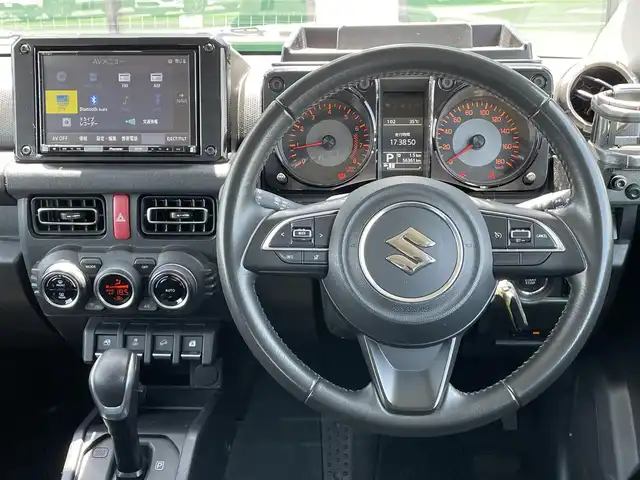 スズキ ジムニー シエラ JC 香川県 2020(令2)年 5.7万km ブルーイッシュブラックパール3 登録時走行距離：56350km/カロッツェリア8型ナビ/　CD DVD BT フルセグTV/バックカメラ/衝突被害軽減装置/レーンキープアシスト/クルーズコントロール/ダウンヒルアシスト/LEDヘッドライト/オートライト/フォグランプ/ヘッドライトウォッシャー/電動格納ウィンカーミラー/ヒーテッドドアミラー/横滑り防止装置/ドライブレコーダー/ビルトインETC/シートヒーター/革巻きステアリング/ステアリングスイッチ/プッシュスタート/スマートキー/スペアキー