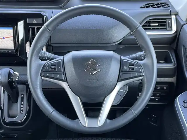 スズキ ソリオ バンディット HV MV 道央・札幌 2024(令6)年 2.1万km スーパーブラックパール ４WD/社外メモリーナビ/AM/FM/BT/デュアルカメラブレーキサポート/横滑り防止装置/レーダークルーズコントロール/レーンキープアシスト/リヤパーキングセンサー/バックカメラ/ETC/ドライブレコーダー/アイドリングストップ/HUD/両側パワースライドドア/前席シートヒーター/革巻きステアリング/ステアリングリモコン/プッシュスタート/スマートキー/LEDヘッドライト/オートライト/オートハイビーム/フォグランプ/電動格納ミラー/ヒーテッドドアミラー/ウィンカーミラー/フロアマット/スペアキー/レンタカー登録