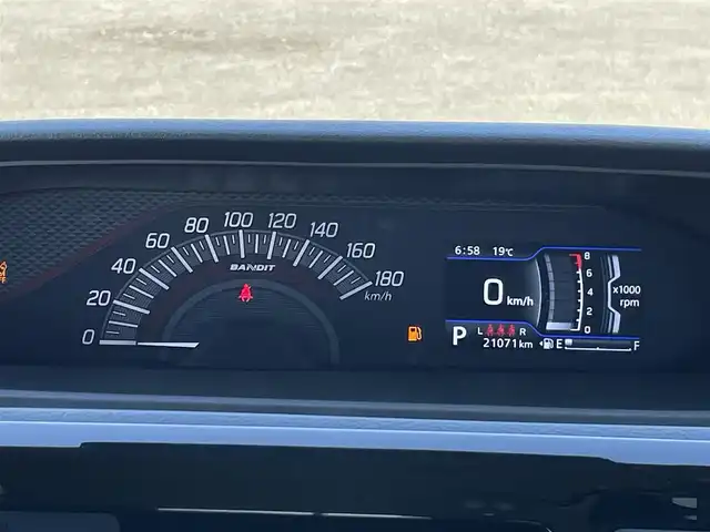 スズキ ソリオ バンディット HV MV 道央・札幌 2024(令6)年 2.1万km スーパーブラックパール ４WD/社外メモリーナビ/AM/FM/BT/デュアルカメラブレーキサポート/横滑り防止装置/レーダークルーズコントロール/レーンキープアシスト/リヤパーキングセンサー/バックカメラ/ETC/ドライブレコーダー/アイドリングストップ/HUD/両側パワースライドドア/前席シートヒーター/革巻きステアリング/ステアリングリモコン/プッシュスタート/スマートキー/LEDヘッドライト/オートライト/オートハイビーム/フォグランプ/電動格納ミラー/ヒーテッドドアミラー/ウィンカーミラー/フロアマット/スペアキー/レンタカー登録