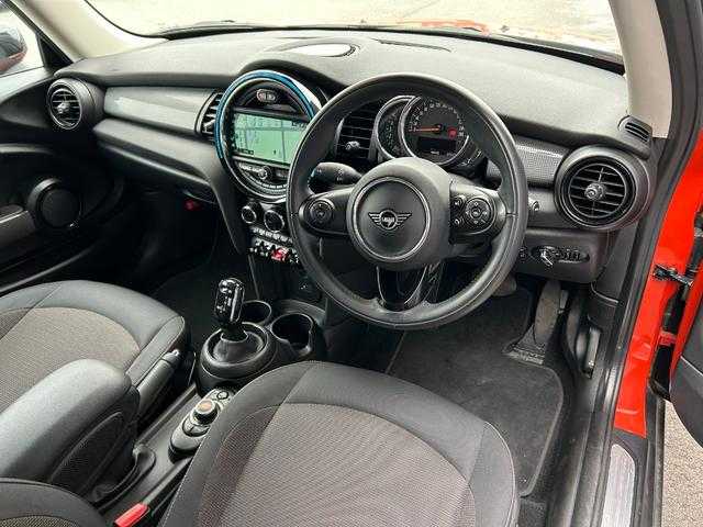 ＭＩＮＩ ミニ クーパー D 埼玉県 2021(令3)年 4.9万km ソラリスオレンジ 純正HDDナビ/(Bluetooth/USB)/バックカメラ/シートヒーター/コンフォートアクセス/ＰＤＣ/ＬＥＤヘッドライト/ＥＴＣ/オートライト/アイドリングストップ