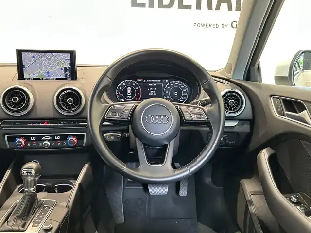アウディ Ａ３ スポーツバック 1．4 TFSI 福岡県 2017(平29)年 4.4万km パール ナビゲーションＰＫＧ　/スマートフォンインターフェイス　/コンビニエンスＰＫＧ　/リアビューカメラ　/バーチャルコックピット　/ＬＥＤライトＰＫＧ　/純正ナビ／フルセグ　/Ｂｌｕｅｔｏｏｔｈ　/クルコン　/純正１６ＡＷ