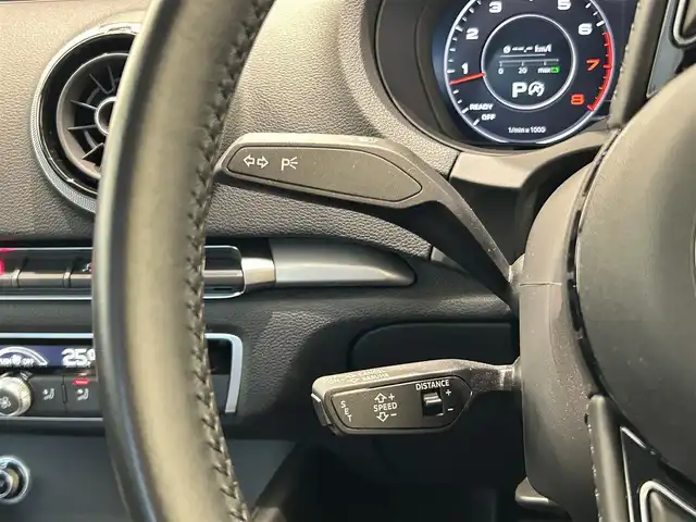 アウディ Ａ３ スポーツバック 1．4 TFSI 福岡県 2017(平29)年 4.4万km パール ナビゲーションＰＫＧ　/スマートフォンインターフェイス　/コンビニエンスＰＫＧ　/リアビューカメラ　/バーチャルコックピット　/ＬＥＤライトＰＫＧ　/純正ナビ／フルセグ　/Ｂｌｕｅｔｏｏｔｈ　/クルコン　/純正１６ＡＷ