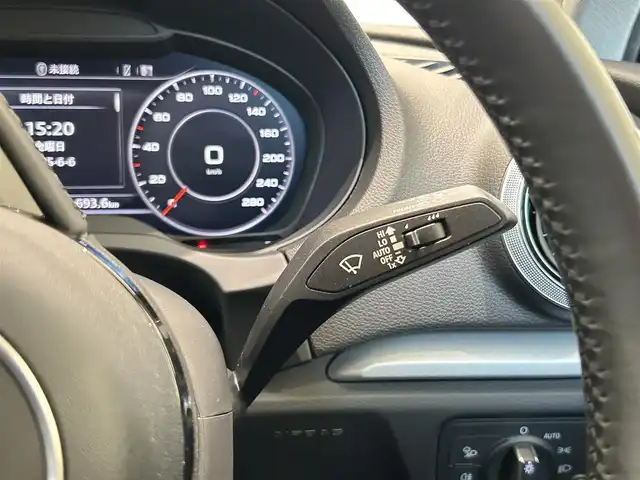 アウディ Ａ３ スポーツバック 1．4 TFSI 福岡県 2017(平29)年 4.4万km パール ナビゲーションＰＫＧ　/スマートフォンインターフェイス　/コンビニエンスＰＫＧ　/リアビューカメラ　/バーチャルコックピット　/ＬＥＤライトＰＫＧ　/純正ナビ／フルセグ　/Ｂｌｕｅｔｏｏｔｈ　/クルコン　/純正１６ＡＷ