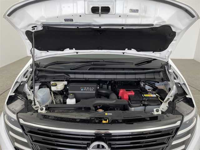 日産 セレナ e－パワー ハイウェイスター V 大分県 2023(令5)年 4.1万km プリズムホワイト メーカーOPナビ（12.3インチ）/TV/Bluetooth/アラウンドビューモニター/両側パワースライドドア/フリップダウンモニター/プロパイロット/デジタルインナーミラー/レーダークルーズ/電動パーキングブレーキ/LEDヘッドライト/フロアマット/プッシュスタート/BSM/ETC