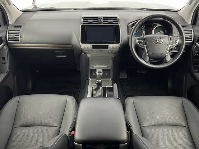 トヨタ ランドクルーザー プラド TX Lパッケージ 新潟県 2023(令5)年 1.8万km ブラック 純正SDナビ（Bluetooth・CD・DVD）　/サンルーフ　/ルーフレール　/レザーシート　/セーフティセンス　/バックカメラ　/フルセグ　/追従クルーズコントロール/レーンキープアシスト　/コーナーセンサー　/前席パワーシート　/前席シートヒーター　/前席エアシート　/電動格納サードシート/LEDオートライト/オートマチックハイビーム/リバース連動ミラー/ETC/４WD/MTモード付AT/スマートキー/純正フロアマット/純正１９インチアルミホイール