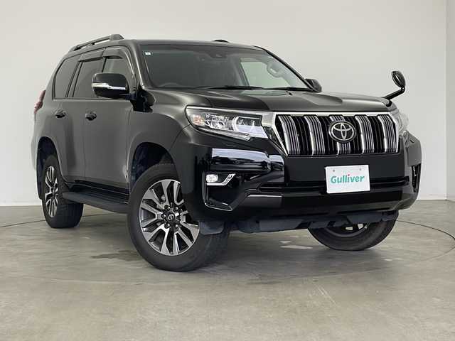 トヨタ ランドクルーザー プラド TX Lパッケージ 新潟県 2023(令5)年 1.8万km ブラック 純正SDナビ（Bluetooth・CD・DVD）　/サンルーフ　/ルーフレール　/レザーシート　/セーフティセンス　/バックカメラ　/フルセグ　/追従クルーズコントロール/レーンキープアシスト　/コーナーセンサー　/前席パワーシート　/前席シートヒーター　/前席エアシート　/電動格納サードシート/LEDオートライト/オートマチックハイビーム/リバース連動ミラー/ETC/４WD/MTモード付AT/スマートキー/純正フロアマット/純正１９インチアルミホイール