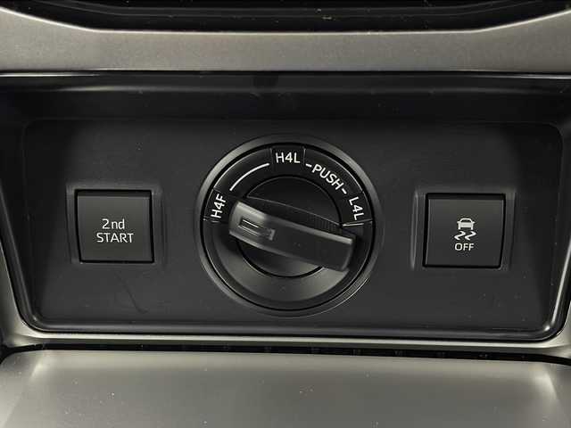 トヨタ ランドクルーザー プラド TX Lパッケージ 新潟県 2023(令5)年 1.8万km ブラック 純正SDナビ（Bluetooth・CD・DVD）　/サンルーフ　/ルーフレール　/レザーシート　/セーフティセンス　/バックカメラ　/フルセグ　/追従クルーズコントロール/レーンキープアシスト　/コーナーセンサー　/前席パワーシート　/前席シートヒーター　/前席エアシート　/電動格納サードシート/LEDオートライト/オートマチックハイビーム/リバース連動ミラー/ETC/４WD/MTモード付AT/スマートキー/純正フロアマット/純正１９インチアルミホイール