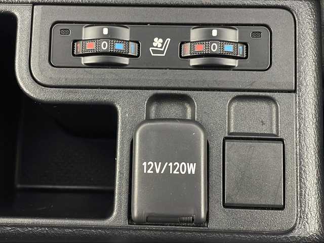 トヨタ ランドクルーザー プラド TX Lパッケージ 新潟県 2023(令5)年 1.8万km ブラック 純正SDナビ（Bluetooth・CD・DVD）　/サンルーフ　/ルーフレール　/レザーシート　/セーフティセンス　/バックカメラ　/フルセグ　/追従クルーズコントロール/レーンキープアシスト　/コーナーセンサー　/前席パワーシート　/前席シートヒーター　/前席エアシート　/電動格納サードシート/LEDオートライト/オートマチックハイビーム/リバース連動ミラー/ETC/４WD/MTモード付AT/スマートキー/純正フロアマット/純正１９インチアルミホイール