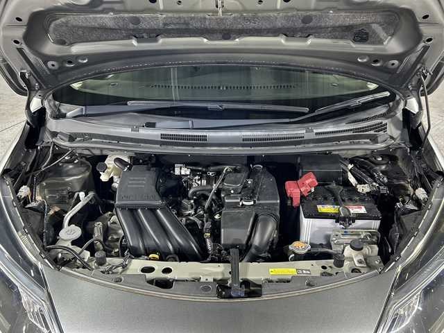 日産 ノート X 沖縄県 2018(平30)年 4.4万km ダークメタルグレー 禁煙車/県外仕入れ/純正ナビ/（フルセグTV/CD/DVD/AUX）/エマージェンシーブレーキ/ドライブレコーダー/LEDヘッドライト/プッシュスタート/スマートキー/電動格納ウィンカーミラー/純正フロアマット/純正ホイールキャップ