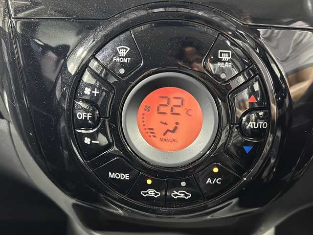 日産 ノート X 沖縄県 2018(平30)年 4.4万km ダークメタルグレー 禁煙車/県外仕入れ/純正ナビ/（フルセグTV/CD/DVD/AUX）/エマージェンシーブレーキ/ドライブレコーダー/LEDヘッドライト/プッシュスタート/スマートキー/電動格納ウィンカーミラー/純正フロアマット/純正ホイールキャップ
