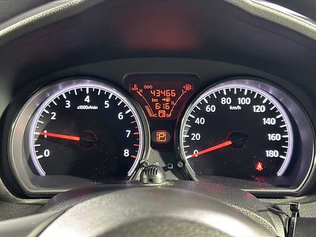 日産 ノート X 沖縄県 2018(平30)年 4.4万km ダークメタルグレー 禁煙車/県外仕入れ/純正ナビ/（フルセグTV/CD/DVD/AUX）/エマージェンシーブレーキ/ドライブレコーダー/LEDヘッドライト/プッシュスタート/スマートキー/電動格納ウィンカーミラー/純正フロアマット/純正ホイールキャップ