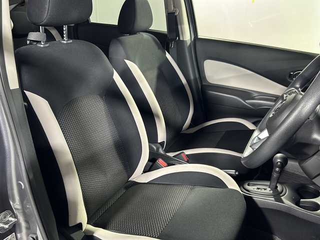 日産 ノート X 沖縄県 2018(平30)年 4.4万km ダークメタルグレー 禁煙車/県外仕入れ/純正ナビ/（フルセグTV/CD/DVD/AUX）/エマージェンシーブレーキ/ドライブレコーダー/LEDヘッドライト/プッシュスタート/スマートキー/電動格納ウィンカーミラー/純正フロアマット/純正ホイールキャップ