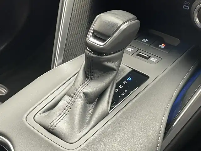 トヨタ ハリアー ハイブリッド Z レザーパッケージ 愛知県 2023(令5)年 2.4万km プラチナホワイトパールマイカ 純正１２．３型ＤＡナビ　フルセグＴＶ　ＪＢＬサウンド　モデリスタエアロ４本出マフラー　全方位カメラ　デジタルインナーミラー録画付き　黒革　シートヒーター　衝突軽減　追従クルコン　ＢＳＭ　ＬＥＤオートライト　パワーシート　シートベンチレーショーン　電動リアゲート　ETC　内臓型前後ドラレコ　禁煙車