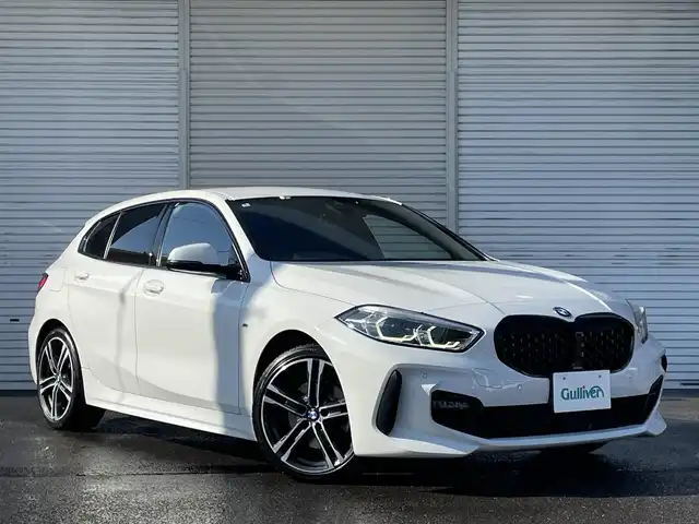 ＢＭＷ １１８ｄ Mスポーツ 福島県 2022(令4)年 4.2万km アルピンホワイトⅢ 純正HDDナビ/AM/FM/BT/USB/レーダークルーズコントロール/クリアランスソナー/ハーフレザーシート/パワーシート/パワーバックドア/バックカメラ/ステアリングリモコン/アイドリングストップ/LEDヘッドライト/フォグ/リアフォグ/プッシュスタート/フロアマット/純正ドライブレコーダー/ワイヤレス充電/USB充電ポート/ETC 2.0