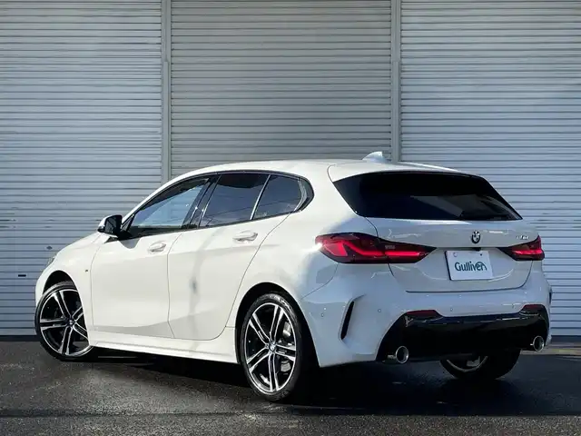 ＢＭＷ １１８ｄ Mスポーツ 福島県 2022(令4)年 4.2万km アルピンホワイトⅢ 純正HDDナビ/AM/FM/BT/USB/レーダークルーズコントロール/クリアランスソナー/ハーフレザーシート/パワーシート/パワーバックドア/バックカメラ/ステアリングリモコン/アイドリングストップ/LEDヘッドライト/フォグ/リアフォグ/プッシュスタート/フロアマット/純正ドライブレコーダー/ワイヤレス充電/USB充電ポート/ETC 2.0
