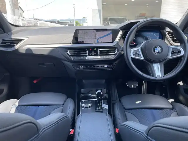 ＢＭＷ １１８ｄ Mスポーツ 福島県 2022(令4)年 4.2万km アルピンホワイトⅢ 純正HDDナビ/AM/FM/BT/USB/レーダークルーズコントロール/クリアランスソナー/ハーフレザーシート/パワーシート/パワーバックドア/バックカメラ/ステアリングリモコン/アイドリングストップ/LEDヘッドライト/フォグ/リアフォグ/プッシュスタート/フロアマット/純正ドライブレコーダー/ワイヤレス充電/USB充電ポート/ETC 2.0