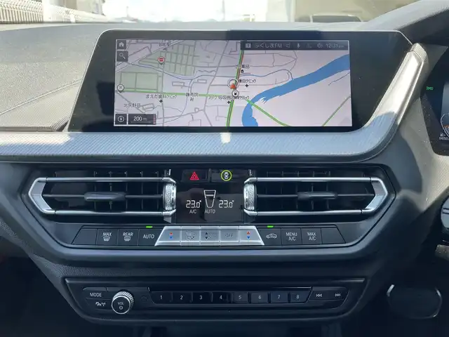 ＢＭＷ １１８ｄ Mスポーツ 福島県 2022(令4)年 4.2万km アルピンホワイトⅢ 純正HDDナビ/AM/FM/BT/USB/レーダークルーズコントロール/クリアランスソナー/ハーフレザーシート/パワーシート/パワーバックドア/バックカメラ/ステアリングリモコン/アイドリングストップ/LEDヘッドライト/フォグ/リアフォグ/プッシュスタート/フロアマット/純正ドライブレコーダー/ワイヤレス充電/USB充電ポート/ETC 2.0