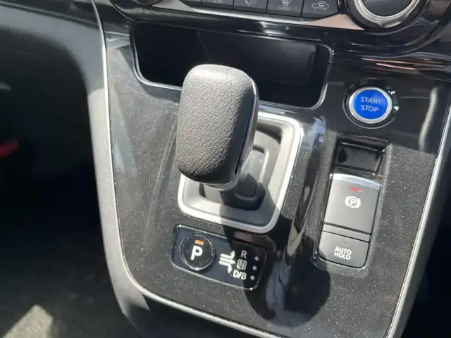 日産 セレナ e－パワー ハイウェイスター V 滋賀県 2021(令3)年 6.7万km マルーンレッド 2トーン 純正10インチナビ/・フルセグTV/Bluetooth/CD/DVD/アラウンドビューモニター/純正フリップダウンモニター/プロパイロット/BSM/インテリジェントルームミラー/両側自動スライドドア/LEDヘッドライト/電動パーキング/オートホールド/前後ドライブレコーダー/プッシュスタート/ETC