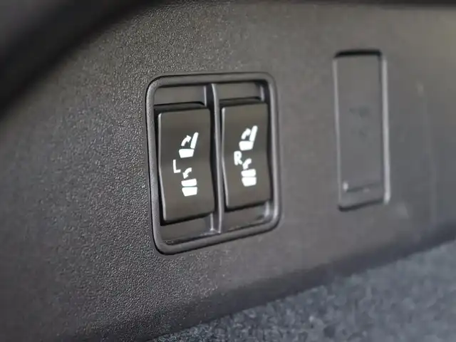レクサス ＲＸ 450hL 宮城県 2019(令1)年 4.8万km ディープブルーマイカ レクサスセーフティプラス/ムーンルーフ/マークレビンソン/三眼ＬＥＤヘッドライト/レーダークルーズコントロール/ヘッドアップディスプレイ/ホワイトレザーシート/シートヒーター/エアシート/メモリ付きシート/純正メモリナビ/フルセグTV/パノラミックビューモニター/ブラインドスポットモニター/レーンキープアシスト/クリアランスソナー/ステアリングヒーター/パワーバックドア/シーケンシャルウィンカー/オートライト/オートマチックハイビーム/6人乗り/4WD/置くだけ充電/純正20インチAW/純正前方ドライブレコーダー/ETC2.0