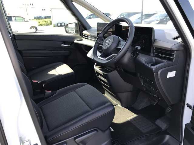日産 セレナ ハイウェイスター V 鳥取県 2023(令5)年 1.5万km パールⅡ 特別塗装色/XKJ（カラーコード）/2トーン/プリズマホワイト/スーパーブラック/純正ナビ/フルセグ/BT/USB/アラウンドビューモニター/フリップダウンモニター/ETC2.0/エマージェンシーブレーキ/プロパイロット/クルーズコントロール/レーンキープアシスト/デジタルインナーミラー/LEDヘットライト/両側パワースライド/純正16インチアルミホイール/プッシュエンジンスタート/フロアマット/スペアキー