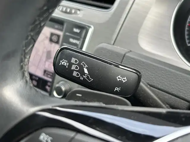 フォルクスワーゲン ゴルフ ヴァリアント TSI コンフォートライン プレミアムED 茨城県 2015(平27)年 7.7万km オリックスホワイトマザーオブパールエフェクト 純正メモリーナビ/（AM.FM.CD.DVD.BT.USB）/フルセグTV/バックカメラ/ETC/ドラレコ/クルーズコントロール/LEDヘッドライト/オートライト/スマートキー/プッシュスタート