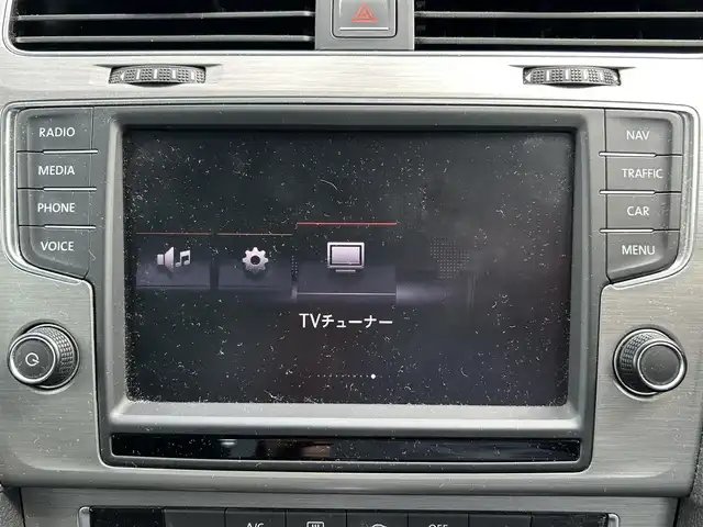 フォルクスワーゲン ゴルフ ヴァリアント TSI コンフォートライン プレミアムED 茨城県 2015(平27)年 7.7万km オリックスホワイトマザーオブパールエフェクト 純正メモリーナビ/（AM.FM.CD.DVD.BT.USB）/フルセグTV/バックカメラ/ETC/ドラレコ/クルーズコントロール/LEDヘッドライト/オートライト/スマートキー/プッシュスタート