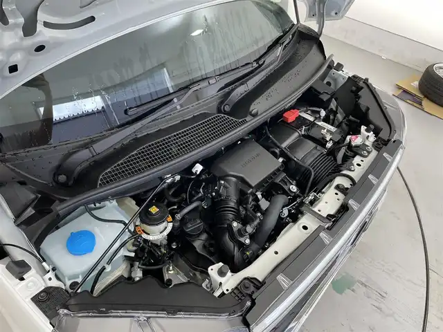 ホンダ Ｎ ＢＯＸ カスタム ターボ コーディネートS 滋賀県 2025(令7)年 0.1千km プラチナホワイトパール 届出済未使用車/純正9インチナビ/【Bluetooth/CD/DVD/フルセグTV/Apple CarPlay/Android Auto】/両側パワースライドドア/全方位カメラ/ホンダセンシング/・衝突軽減ブレーキ/・先行車発進お知らせ機能/・歩行者事故低減ステアリング/・路外逸脱抑制機能/・標識認識機能/・渋滞追従機能付アダプティブクルーズコントロール/・車線維持支援システム（LKAS）/・誤発進抑制機能/・後方誤発進抑制機能/・近距離衝突軽減ブレーキ/・急アクセル抑制機能/・パーキングセンサーシステム/・オートハイビーム/LEDヘッドライト/クリアランスソナー/D/Nシートヒーター/パドルシフト/プッシュスタート/スマートキー/ステアリングリモコン