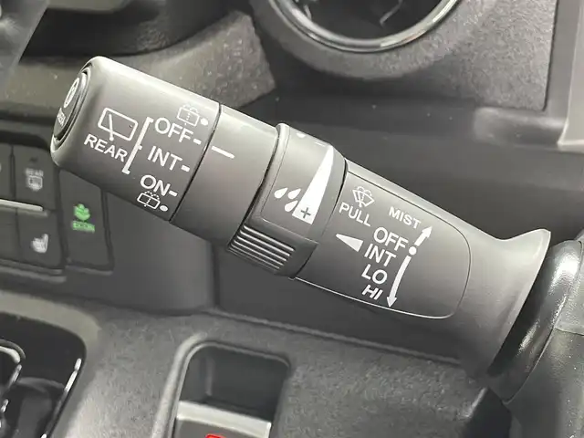 ホンダ Ｎ ＢＯＸ カスタム ターボ コーディネートS 滋賀県 2025(令7)年 0.1千km プラチナホワイトパール 届出済未使用車/純正9インチナビ/【Bluetooth/CD/DVD/フルセグTV/Apple CarPlay/Android Auto】/両側パワースライドドア/全方位カメラ/ホンダセンシング/・衝突軽減ブレーキ/・先行車発進お知らせ機能/・歩行者事故低減ステアリング/・路外逸脱抑制機能/・標識認識機能/・渋滞追従機能付アダプティブクルーズコントロール/・車線維持支援システム（LKAS）/・誤発進抑制機能/・後方誤発進抑制機能/・近距離衝突軽減ブレーキ/・急アクセル抑制機能/・パーキングセンサーシステム/・オートハイビーム/LEDヘッドライト/クリアランスソナー/D/Nシートヒーター/パドルシフト/プッシュスタート/スマートキー/ステアリングリモコン