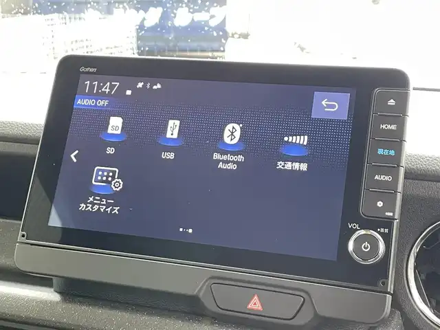 ホンダ Ｎ ＢＯＸ カスタム ターボ コーディネートS 滋賀県 2025(令7)年 0.1千km プラチナホワイトパール 届出済未使用車/純正9インチナビ/【Bluetooth/CD/DVD/フルセグTV/Apple CarPlay/Android Auto】/両側パワースライドドア/全方位カメラ/ホンダセンシング/・衝突軽減ブレーキ/・先行車発進お知らせ機能/・歩行者事故低減ステアリング/・路外逸脱抑制機能/・標識認識機能/・渋滞追従機能付アダプティブクルーズコントロール/・車線維持支援システム（LKAS）/・誤発進抑制機能/・後方誤発進抑制機能/・近距離衝突軽減ブレーキ/・急アクセル抑制機能/・パーキングセンサーシステム/・オートハイビーム/LEDヘッドライト/クリアランスソナー/D/Nシートヒーター/パドルシフト/プッシュスタート/スマートキー/ステアリングリモコン
