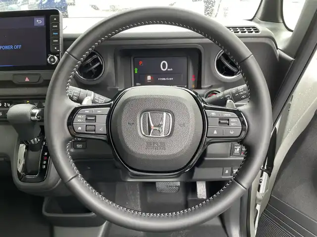 ホンダ Ｎ ＢＯＸ カスタム ターボ コーディネートS 滋賀県 2025(令7)年 0.1千km プラチナホワイトパール 届出済未使用車/純正9インチナビ/【Bluetooth/CD/DVD/フルセグTV/Apple CarPlay/Android Auto】/両側パワースライドドア/全方位カメラ/ホンダセンシング/・衝突軽減ブレーキ/・先行車発進お知らせ機能/・歩行者事故低減ステアリング/・路外逸脱抑制機能/・標識認識機能/・渋滞追従機能付アダプティブクルーズコントロール/・車線維持支援システム（LKAS）/・誤発進抑制機能/・後方誤発進抑制機能/・近距離衝突軽減ブレーキ/・急アクセル抑制機能/・パーキングセンサーシステム/・オートハイビーム/LEDヘッドライト/クリアランスソナー/D/Nシートヒーター/パドルシフト/プッシュスタート/スマートキー/ステアリングリモコン