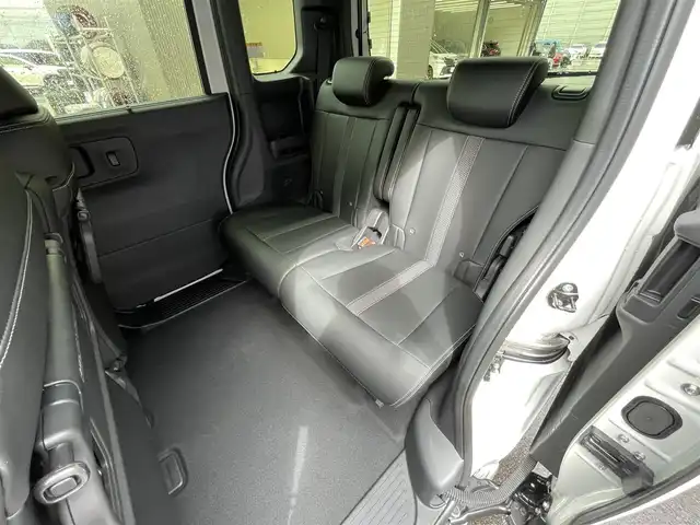 ホンダ Ｎ ＢＯＸ カスタム ターボ コーディネートS 滋賀県 2025(令7)年 0.1千km プラチナホワイトパール 届出済未使用車/純正9インチナビ/【Bluetooth/CD/DVD/フルセグTV/Apple CarPlay/Android Auto】/両側パワースライドドア/全方位カメラ/ホンダセンシング/・衝突軽減ブレーキ/・先行車発進お知らせ機能/・歩行者事故低減ステアリング/・路外逸脱抑制機能/・標識認識機能/・渋滞追従機能付アダプティブクルーズコントロール/・車線維持支援システム（LKAS）/・誤発進抑制機能/・後方誤発進抑制機能/・近距離衝突軽減ブレーキ/・急アクセル抑制機能/・パーキングセンサーシステム/・オートハイビーム/LEDヘッドライト/クリアランスソナー/D/Nシートヒーター/パドルシフト/プッシュスタート/スマートキー/ステアリングリモコン