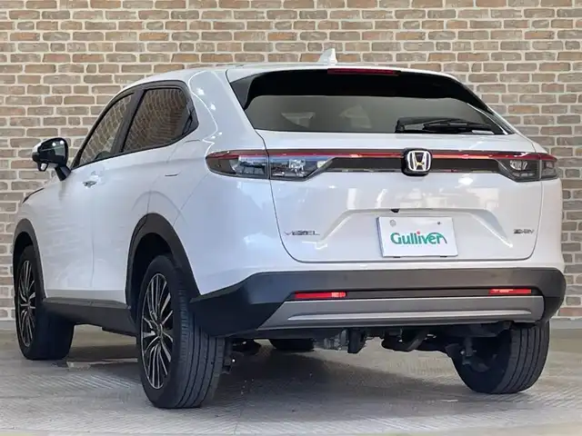 ホンダ ヴェゼル ハイブリッド e:HEV X 岩手県 2021(令3)年 1.3万km プラチナホワイトパール ４WD/ワンオーナー/ホンダセンシング/衝突軽減ブレーキ/アダプティブクルーズコントロール/車線維持支援システム/路外逸脱抑制機能/標識認識機能/踏み間違い衝突軽減システム/オートハイビーム/パーキングセンサー/オートマチックブレーキホールド/ヒルディセントコントロール/先行車発信お知らせ機能/横滑り防止装置/減速セレクター/チップアップリヤシート/前席シートヒーター/純正ナビ/バック・フロントカメラ/ドライブレコーダー/ETC/KENWOODツイーター/Pioneerサブウーファー/フルLEDヘッドライト/LEDフォグライト/社外１８インチアルミホイール