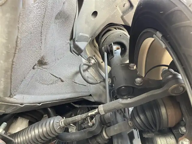 日産 セレナ ライダー プロパイロット E 滋賀県 2017(平29)年 2.1万km ダイヤモンドブラック 社外エアロ/社外フロントグリル/両側パワースライドドア/フリップダウンモニター/純正9インチナビ【MM516D-L】/（AM/FM/フルセグ/CD/DVD/Bluetooth）/バックカメラ/ETC/ドライブレコーダー/スタッドレスタイヤ積込/踏み間違い防止アシスト/ブレーキアシスト/プリクラッシュブレーキアシスト/ヒルスタート（坂道発進）アシスト/前方衝突防止支援システム/TCS（トラクションコントロールシステム）/VDC（ビークルダイナミクスコントロール）/レーンキープアシスト/車間自動制御システム	/ASCD（オートスピードコントロール装置）/ABS（アンチロックブレーキシステム）/コーナー・バックセンサー（ソナー）/標識検知機能/電動格納ミラー/電子パーキング/ブレーキホールド/ステアリングスイッチ/オートライト/LEDヘッドライト/フロントフォグ/フルオートエアコン/プッシュスタート/スマートキー/純正フロアマット/純正ドアバイザー