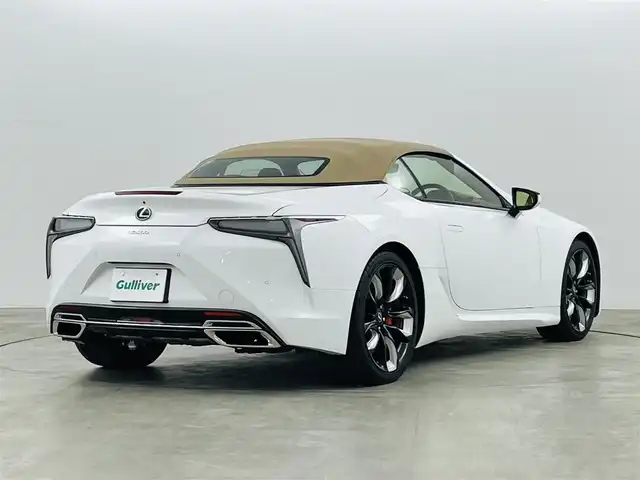 レクサス ＬＣ 500 コンバーチブル 福島県 2023(令5)年 0.5万km ホワイトノーヴァガラスフレーク 純正メモリーナビ/・フルセグTV/BT/CD/DVD/SD/・ETC2.0(ビルトイン)/・バックカメラ/・前方ドライブレコーダー/デジタルインナーミラー/革巻きステアリング/・パドルシフト/・レーダークルーズコントロール/・レーンキープアシスト/レザーシート/・D+N席パワーシート/・シートヒーター/・エアシート/ヘッドアップディスプレイ/ブラインドスポットモニター/マークレビンソン/電子パーキング/・オートブレーキホールド/プリクラッシュセーフティ/プッシュスタート/・スマートキー/前後コーナーセンサー/LEDヘッドライト/・オートライト/・オートハイビーム/・フォグランプ