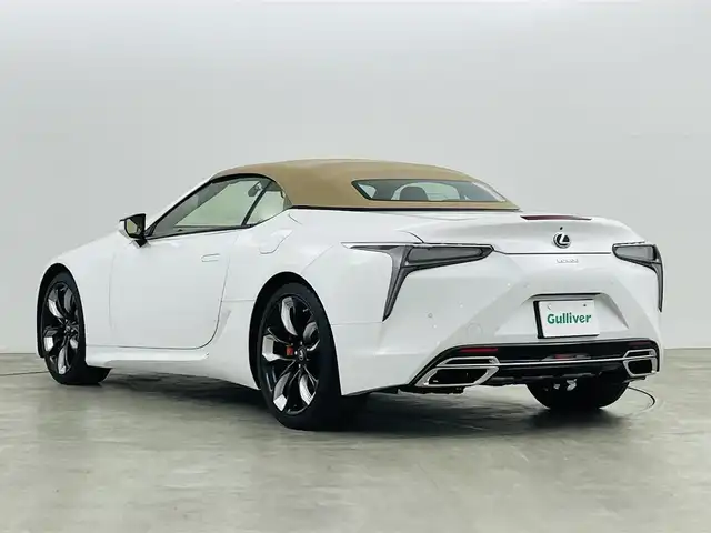 レクサス ＬＣ 500 コンバーチブル 福島県 2023(令5)年 0.5万km ホワイトノーヴァガラスフレーク 純正メモリーナビ/・フルセグTV/BT/CD/DVD/SD/・ETC2.0(ビルトイン)/・バックカメラ/・前方ドライブレコーダー/デジタルインナーミラー/革巻きステアリング/・パドルシフト/・レーダークルーズコントロール/・レーンキープアシスト/レザーシート/・D+N席パワーシート/・シートヒーター/・エアシート/ヘッドアップディスプレイ/ブラインドスポットモニター/マークレビンソン/電子パーキング/・オートブレーキホールド/プリクラッシュセーフティ/プッシュスタート/・スマートキー/前後コーナーセンサー/LEDヘッドライト/・オートライト/・オートハイビーム/・フォグランプ