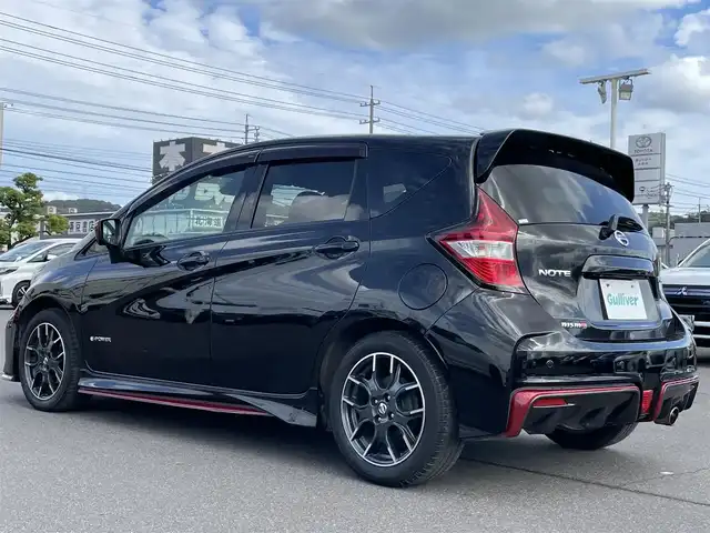 日産 ノート e－パワー ニスモ 岡山県 2018(平30)年 9万km スーパーブラック 登録時走行距離　89474km/禁煙車/純正SDナビ(MM318D-W)/　(CD/フルセグTV/Bluetooth)/インテリジェントルームミラー/ニスモエアロ/全方位カメラ/クルーズコントロール(追従走行あり)/エマージェンシーブレーキ（衝突軽減システム）/車線逸脱警報（レーンキープアシスト）/純正ドライブレコーダー/ETC/革巻きステアリング/ステアリングスイッチ/純正LEDヘッドライト/フォグライト/オートライト/プッシュスタート/スマートキー/アイドリングストップ/純正アルミホイール 16インチ/ドアバイザー/ウインカーミラー/電動格納ミラー/ニスモ純正ドアハンドルプロテクター/横滑防止装置/盗難防止装置