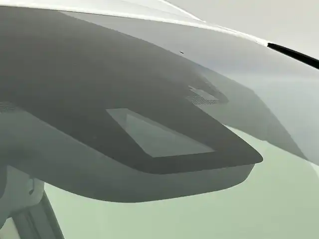 レクサス ＮＸ 300h Iパッケージ 道央・札幌 2018(平30)年 5.4万km ソニッククォーツ ・４WD/・寒冷地仕様/・純正ナビゲーション/　CD/DVD/BT/USB/フルセグ/SD/Miracast/・サンルーフ/・パノラミックビューモニター/・純正前方録画ドライブレコーダー/・レーダークルーズコントロール/・プリクラッシュセーフティ/・ブラインドスポットモニター/・レーンディパーチャーアラート/・パーキングサポートアラート/・パーキングサポートブレーキ/・レーンキープアシスト/・オートライト/・レザーシート/・オートマチックハイビーム/・パワーバックドア/・ステアリングヒーター/・前席パワーシート/・横滑り防止装置/・前後コーナーセンサー/・前席シートヒーター/・ビルトインETC2.0/・スマートキー/・プッシュスタート/・MTモード付AT/・スペアキー1本/・LEDヘッドライト/・前後フォグライト/・ルーフレール/・純正AW１８インチ/・TPMS/・社外フロアマット